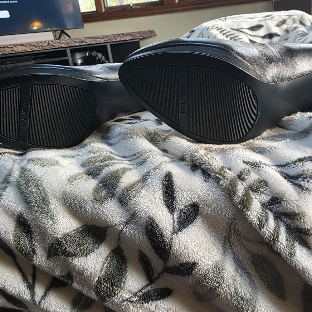 Brand NEW Nine West Classic Black Heels - Picture 5 of 6